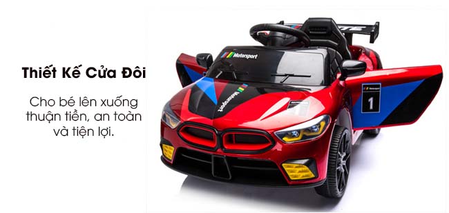Ô tô điện trẻ em BMW M8 có thiết kế cửa xe đôi, mở ngang giúp bé lên xuống xe dễ dàng, có khóa an toàn cho bé