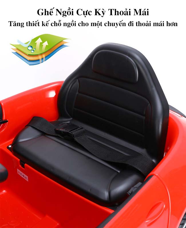 Nghế ngồi của BMW Series 4 thiết kế lớn, chất liệu êm ái cho bé sự thoải mái khi lái xe